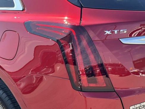 Used 2021 Cadillac XT5 Premium Luxury FWD image 10