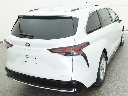 New 2026 Toyota Sienna Limited FWD image 8