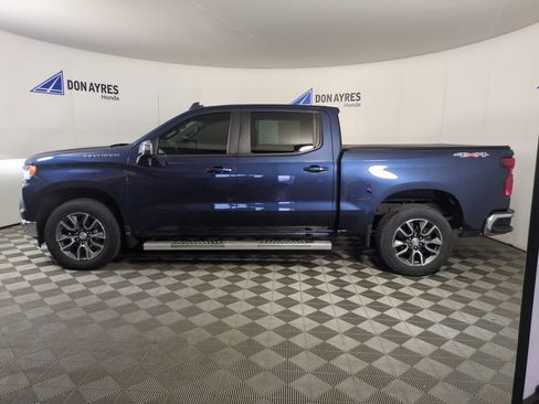 Used 2022 Chevrolet Silverado 1500 LT AWD/4WD image 2