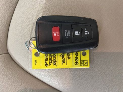 Certified 2022 Toyota Highlander XLE image 17