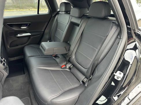 Used 2025 Mercedes-Benz GLC 300 4MATIC image 18