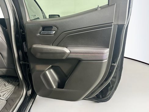 Used 2025 Chevrolet Colorado Z71 AWD/4WD image 31