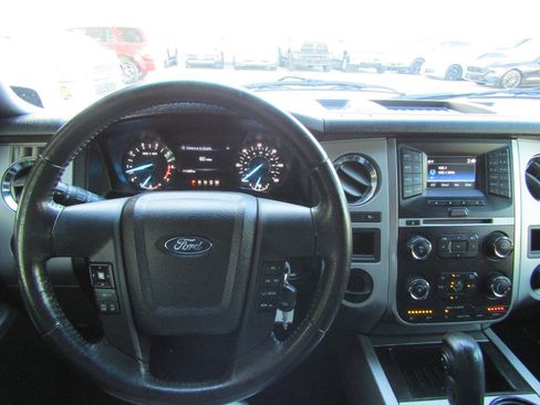 Used 2016 Ford Expedition XLT image 16