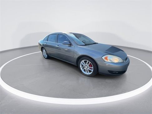 Used 2008 Chevrolet Impala LTZ image 2