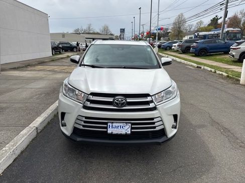 Used 2019 Toyota Highlander XLE AWD/4WD image 4