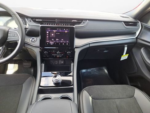 New 2025 Jeep Grand Cherokee L Altitude image 3