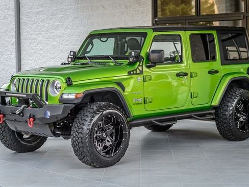 Used 2019 Jeep Wrangler Unlimited Sahara AWD/4WD image 6