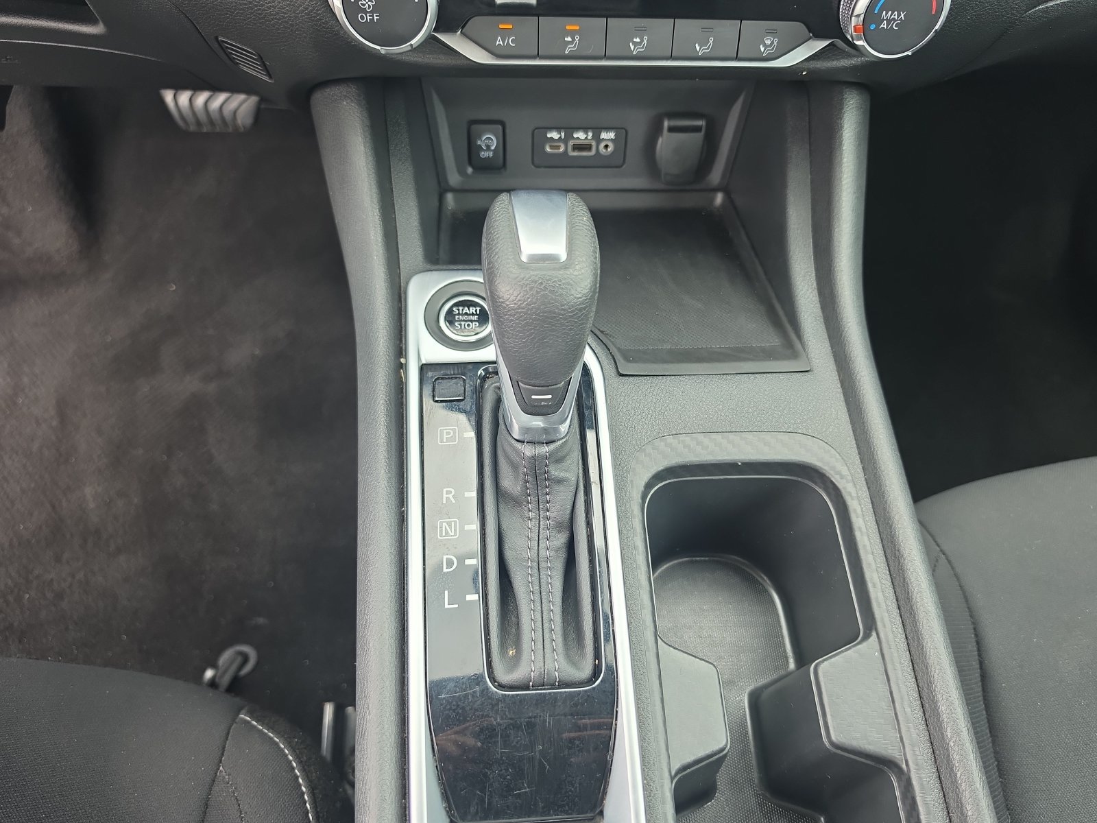Used 2024 Nissan Sentra SV FWD image 19