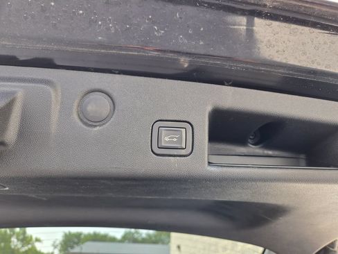 Used 2019 Chevrolet Equinox LT FWD image 35