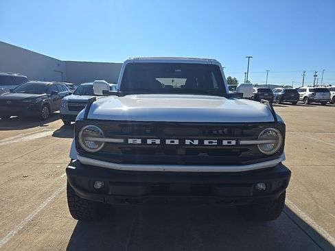 Used 2023 Ford Bronco Outer Banks image 2