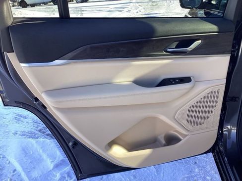 New 2025 Jeep Grand Cherokee L Limited w/ Black Appearance Package AWD/4WD image 19