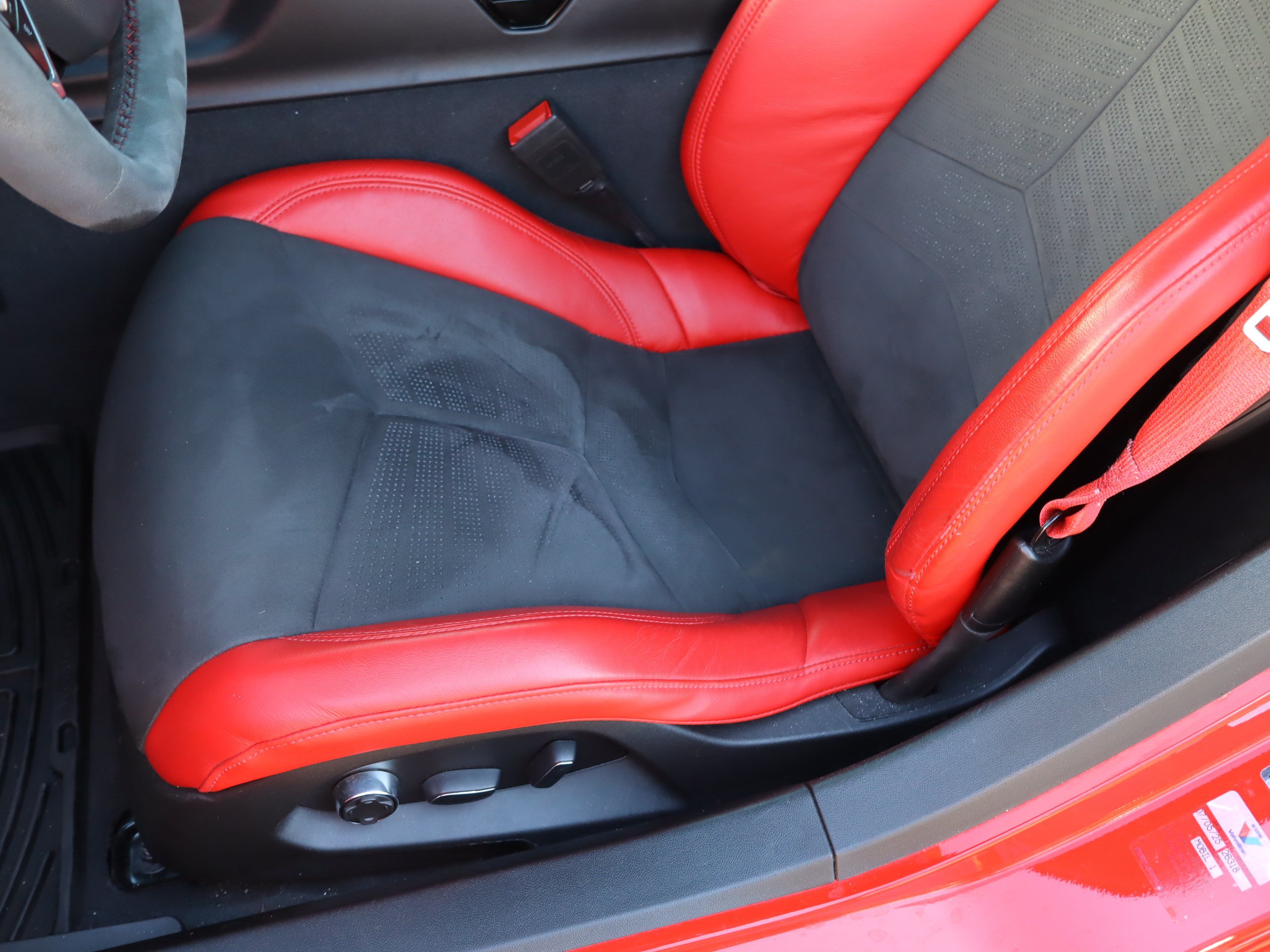 Used 2020 Chevrolet Corvette Stingray Preferred Cpe w/ 2LT Preferred Equipment Group RWD image 16