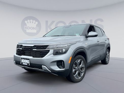 Used 2024 Kia Seltos LX AWD/4WD image 1