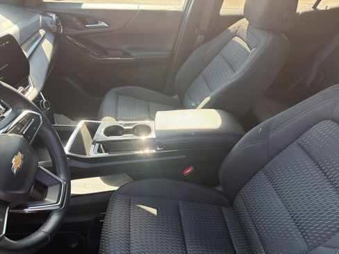 Used 2025 Chevrolet Equinox LT image 9