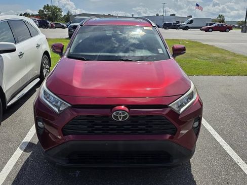 Used 2019 Toyota RAV4 XLE FWD image 2
