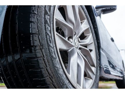 Used 2021 Toyota Avalon XLE image 9