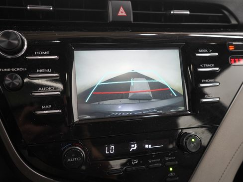 Used 2019 Toyota Camry SE FWD image 20