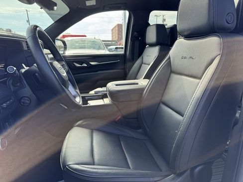 Used 2024 GMC Yukon XL Denali w/ Denali Reserve Package image 13