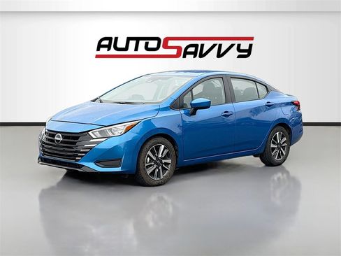 Used 2024 Nissan Versa SV image 3