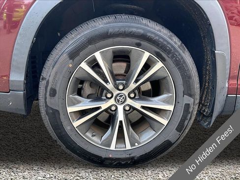 Used 2019 Toyota Highlander LE AWD/4WD image 7
