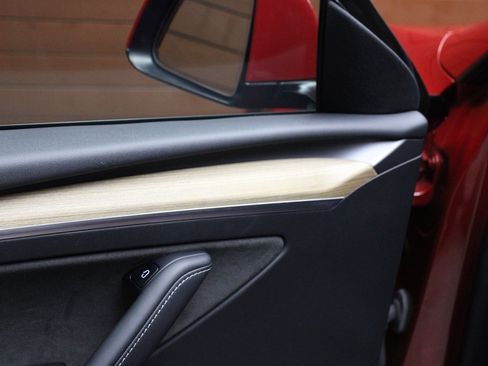 Used 2022 Tesla Model Y Long Range image 11