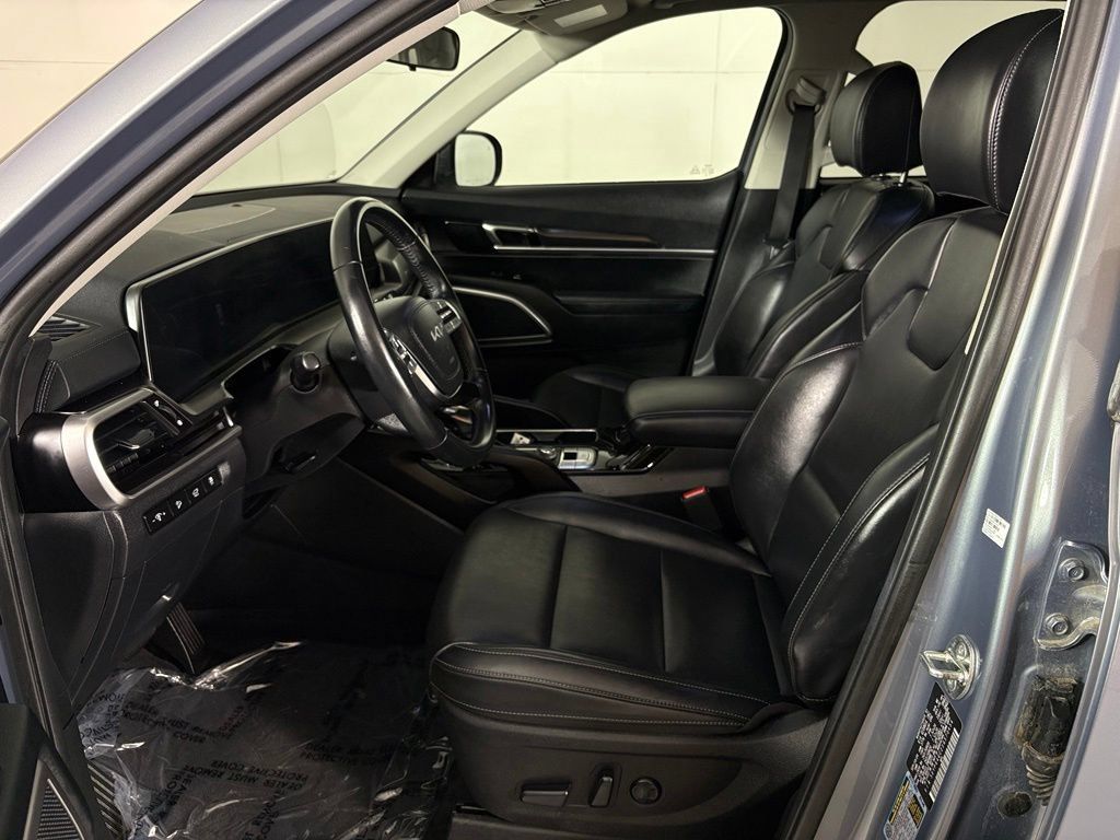 Used 2025 Kia Telluride S FWD image 16