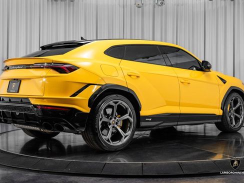 Used 2024 Lamborghini Urus S image 17