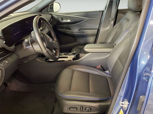 Used 2025 Buick Envista Sport Touring w/ Experience Buick Package FWD image 21
