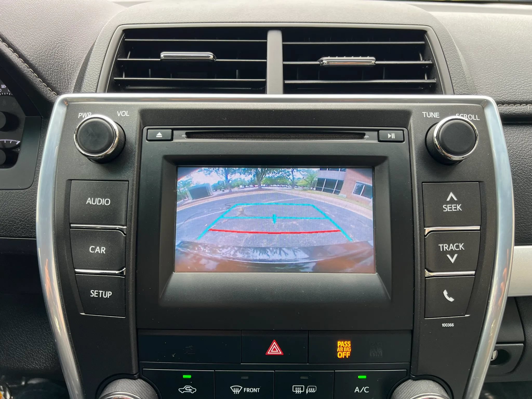 Used 2015 Toyota Camry SE FWD image 25
