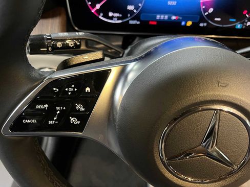 Used 2025 Mercedes-Benz GLC 300 4MATIC image 28