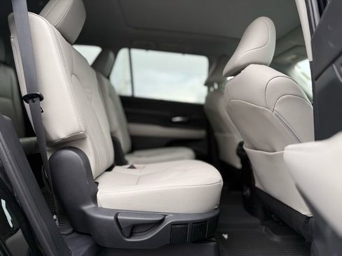 Certified 2025 Toyota Grand Highlander AWD image 19