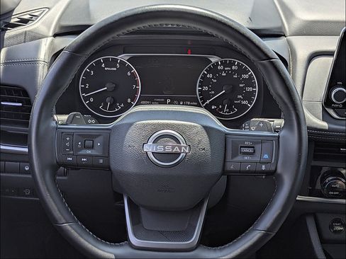 Used 2025 Nissan Rogue SV FWD image 17