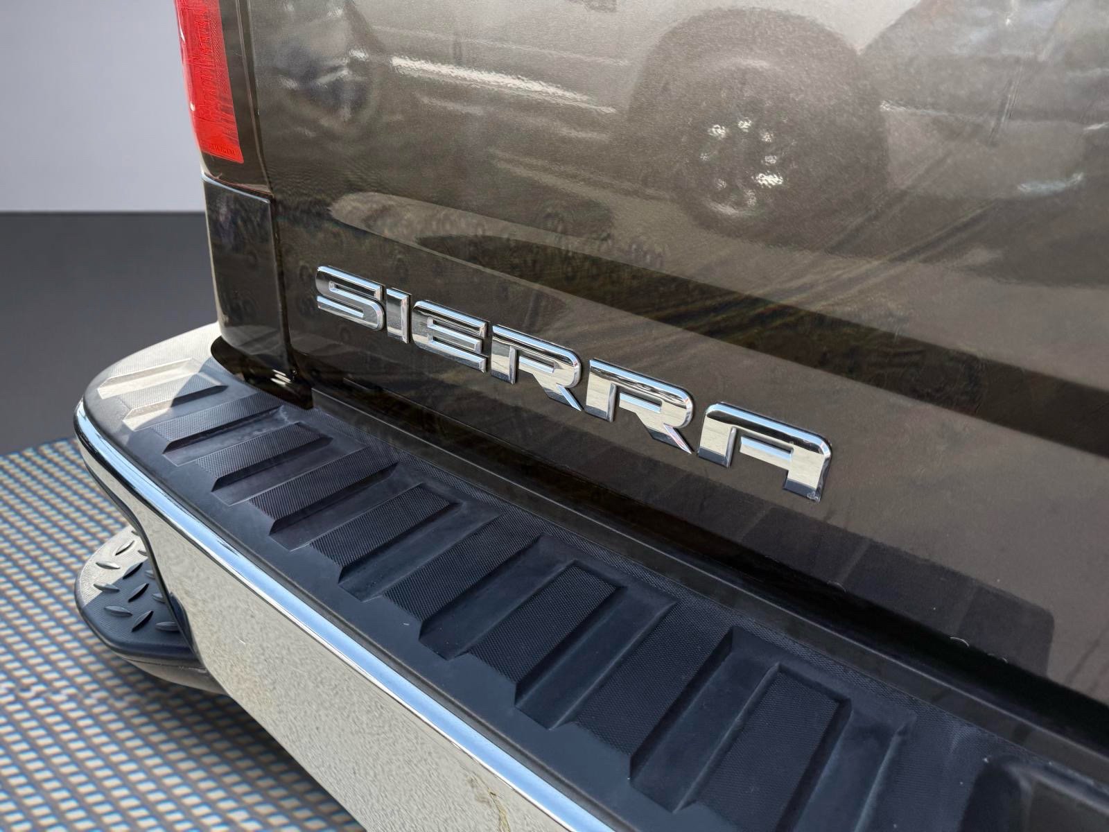 Used 2015 GMC Sierra 1500 SLE w/ SLE Value Package AWD/4WD image 6