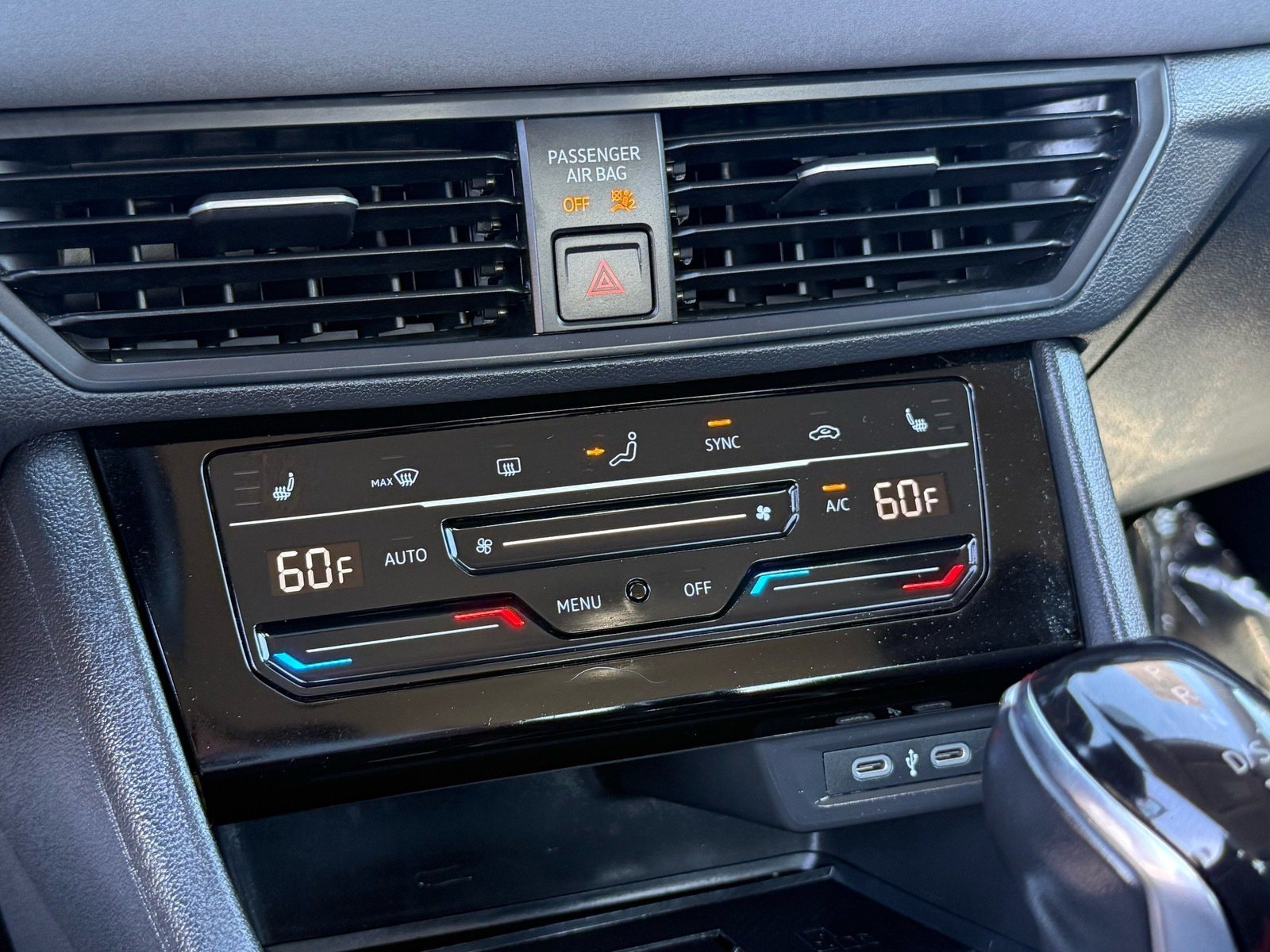Used 2025 Volkswagen Jetta SE FWD image 23