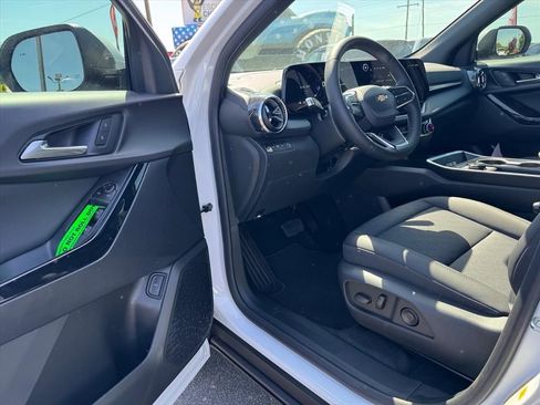 New 2026 Chevrolet Equinox LT w/ Convenience Package II AWD/4WD image 11