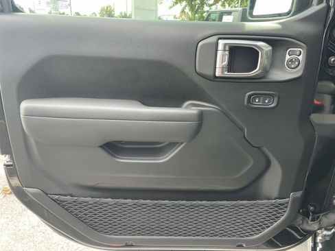 New 2025 Jeep Gladiator Sport image 25