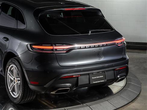 Used 2025 Porsche Macan image 29