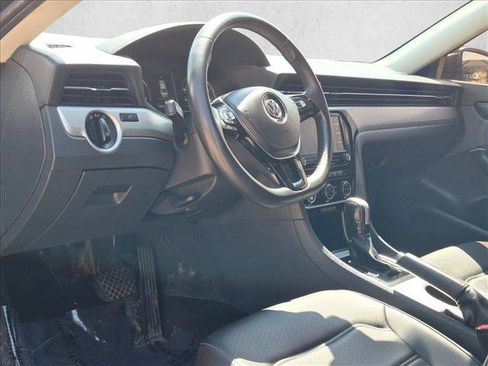 Used 2021 Volkswagen Passat 2.0T SE FWD image 10