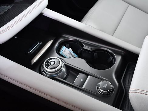 New 2025 Ford Explorer Active w/ Active Comfort Package image 31