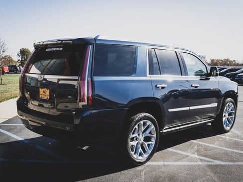 Used 2019 Cadillac Escalade Premium Luxury image 30