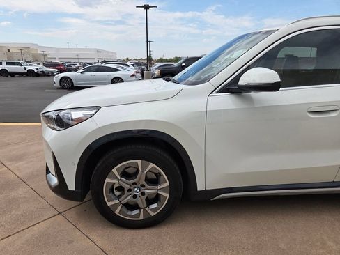 Used 2025 BMW X1 xDrive28i AWD/4WD image 3