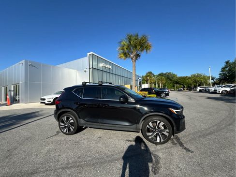 Used 2023 Volvo XC40 B5 Plus w/ Protection Package Premier image 21