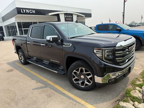 Used 2022 GMC Sierra 1500 SLT w/ SLT Convenience Package AWD/4WD image 7