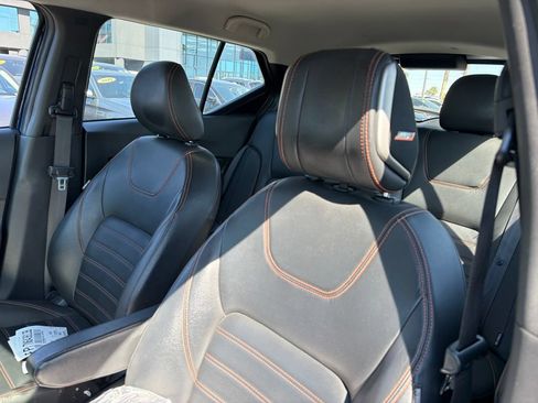 Used 2020 Nissan Kicks SR FWD image 12