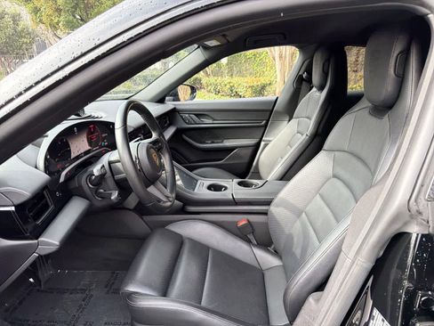 Used 2022 Porsche Taycan image 24