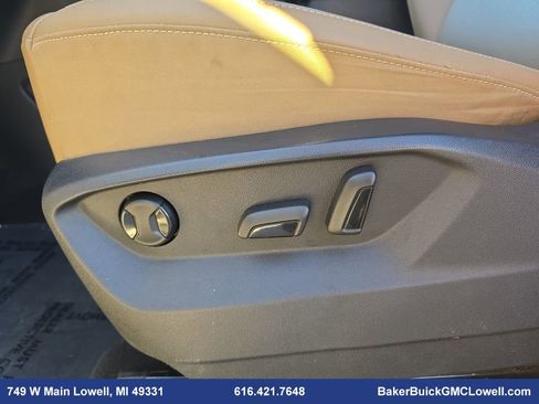 Used 2020 Volkswagen Atlas Cross Sport SE w/ Towing Package image 31