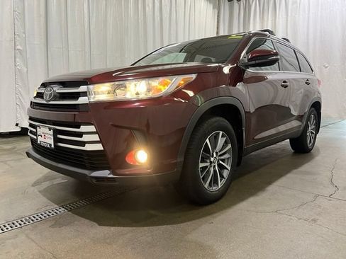 Certified 2019 Toyota Highlander XLE AWD/4WD image 27