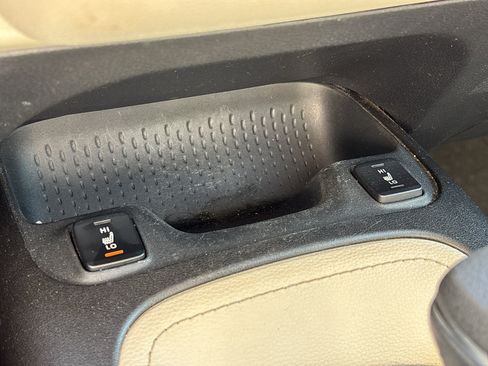 Used 2020 Toyota Corolla XLE FWD image 26