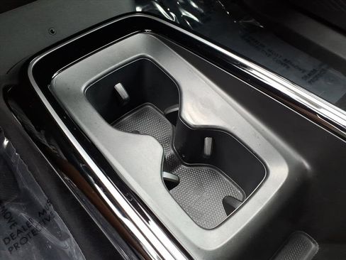 Used 2024 Volkswagen ID.4 2WD image 32