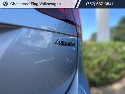 Used 2024 Volkswagen Tiguan SE AWD/4WD image 10